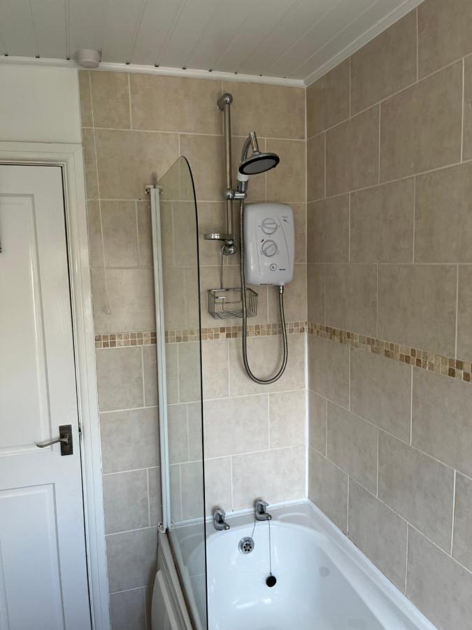 The Brook House - Spacious 3 Bed Home From Home In Burton ภายนอก รูปภาพ