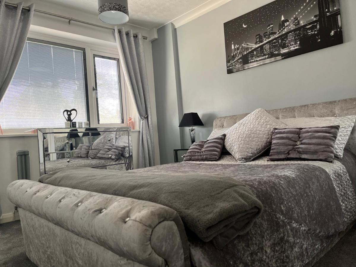 The Brook House - Spacious 3 Bed Home From Home In Burton ภายนอก รูปภาพ
