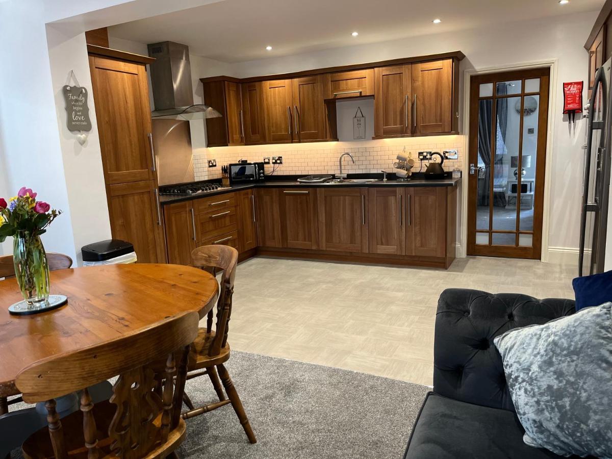 The Brook House - Spacious 3 Bed Home From Home In Burton ภายนอก รูปภาพ