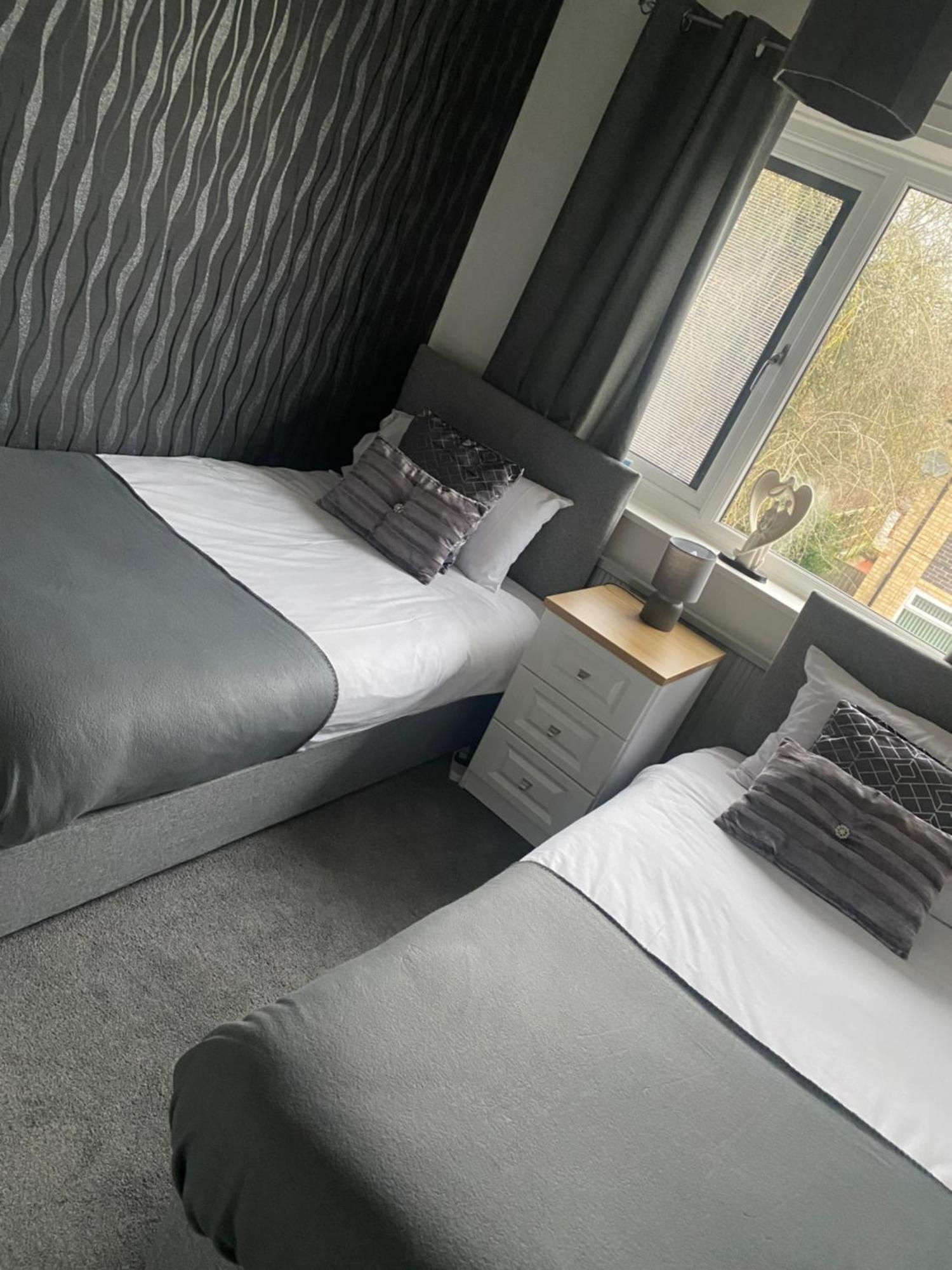 The Brook House - Spacious 3 Bed Home From Home In Burton ภายนอก รูปภาพ