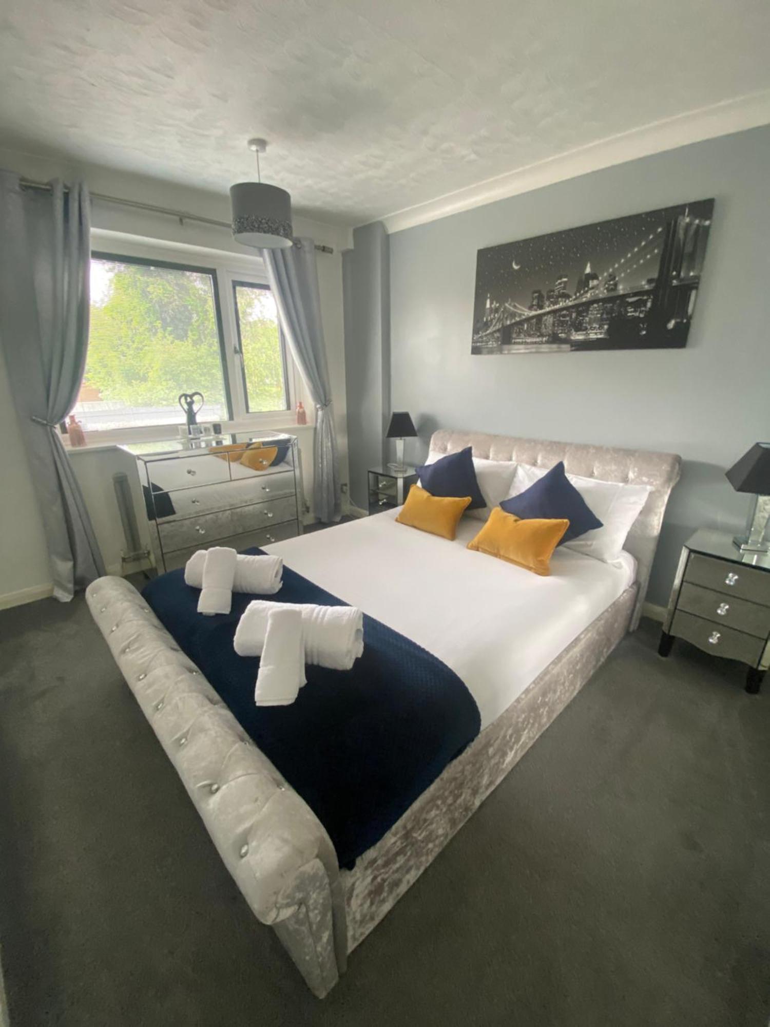 The Brook House - Spacious 3 Bed Home From Home In Burton ภายนอก รูปภาพ
