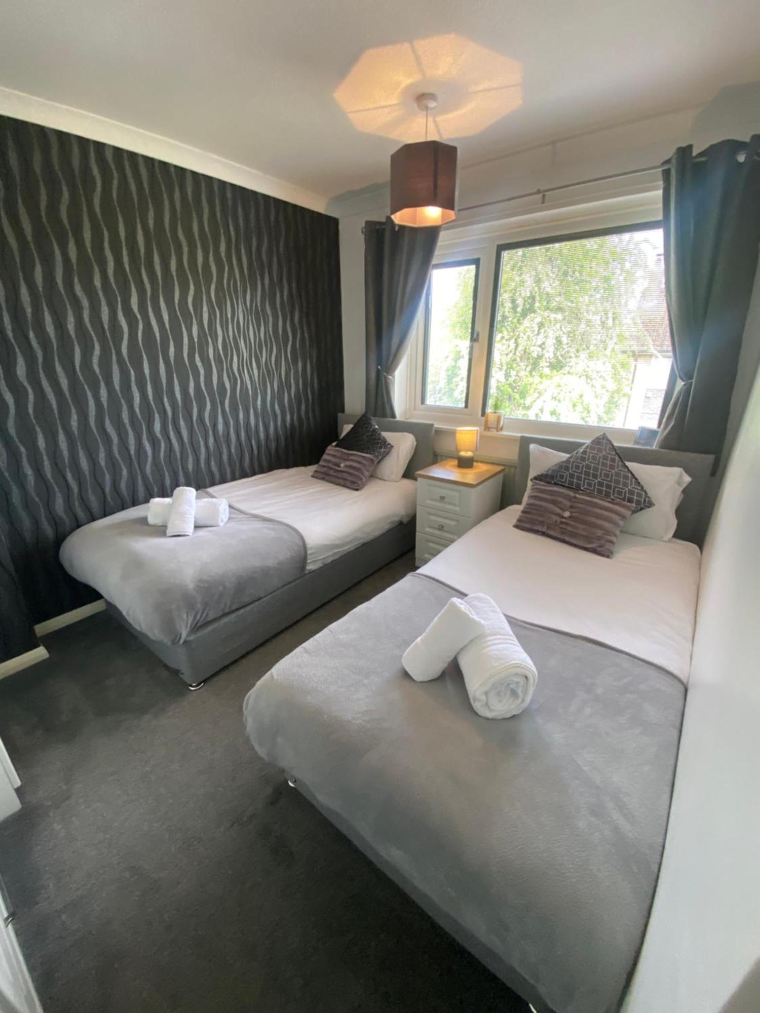 The Brook House - Spacious 3 Bed Home From Home In Burton ภายนอก รูปภาพ