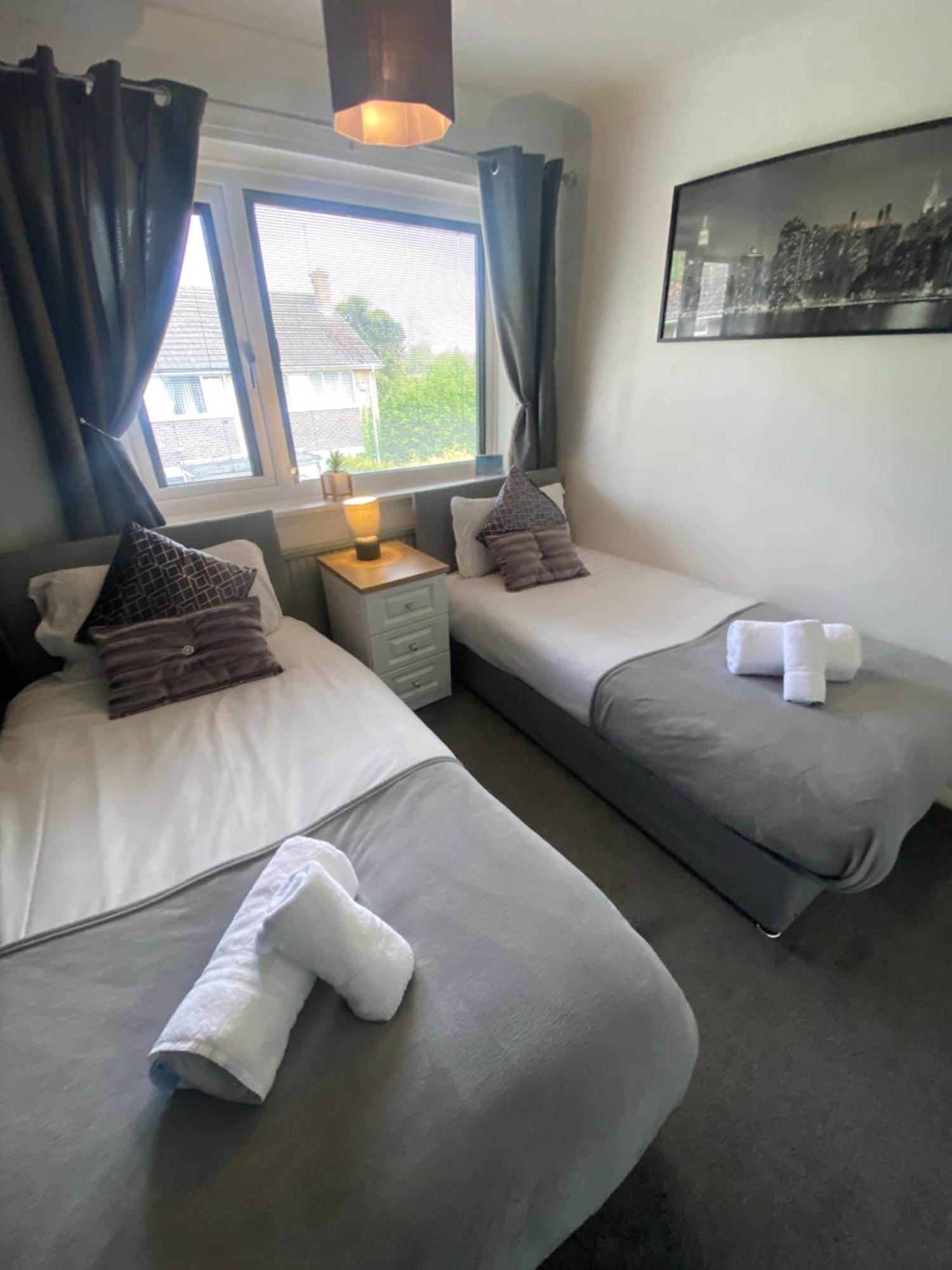 The Brook House - Spacious 3 Bed Home From Home In Burton ภายนอก รูปภาพ
