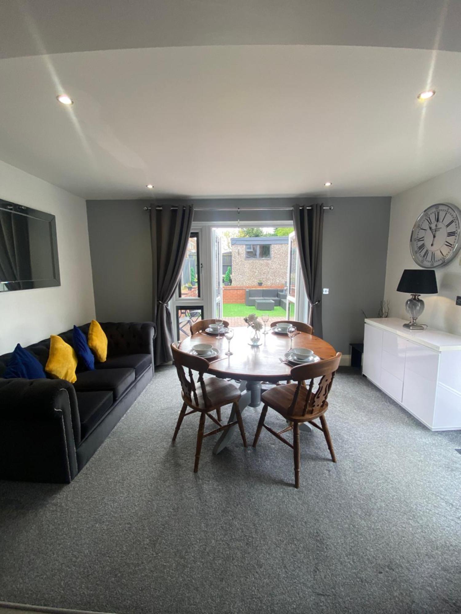 The Brook House - Spacious 3 Bed Home From Home In Burton ภายนอก รูปภาพ