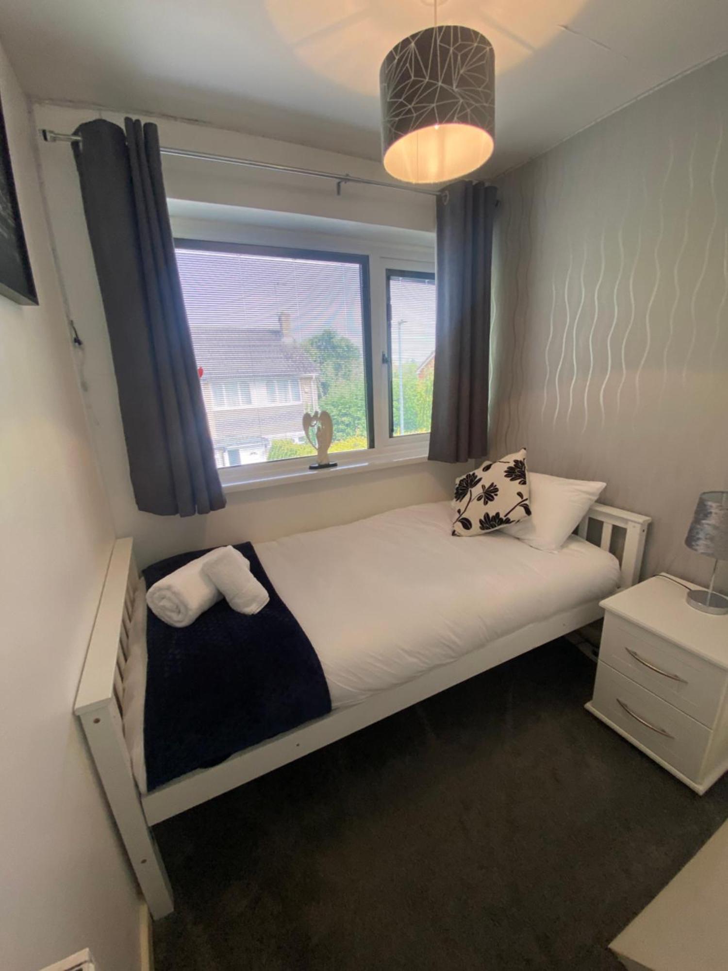 The Brook House - Spacious 3 Bed Home From Home In Burton ภายนอก รูปภาพ